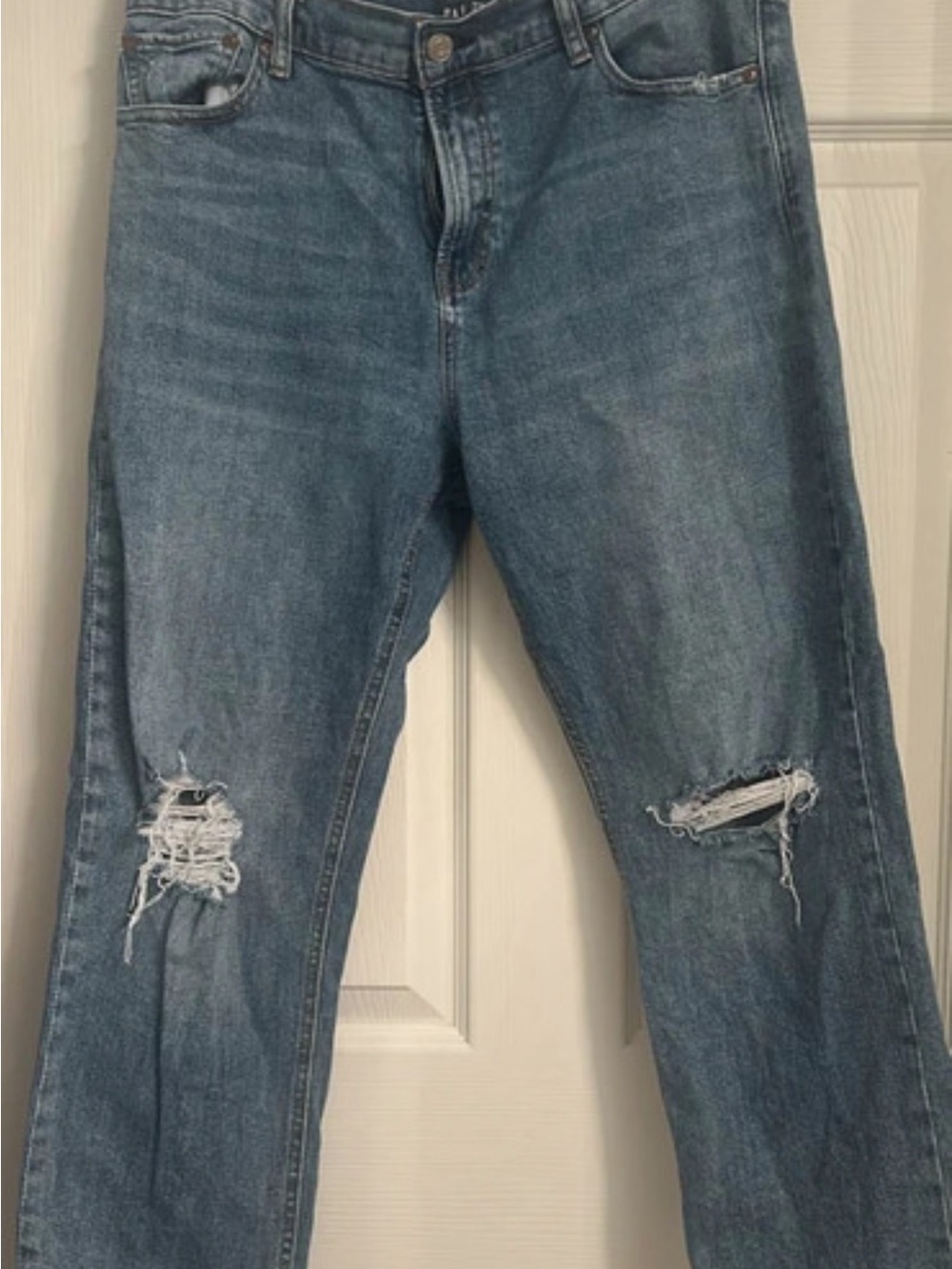 GAP Women's Light Blue Straight-Leg Distressed Jeans size 10/30 Regular